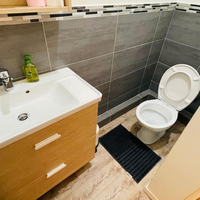 Appartement 6 pièces / 5 chambres / calme / RDC - Apartamento - 25