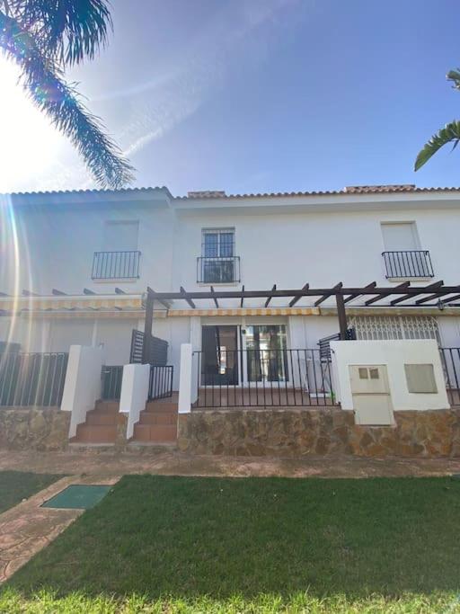 Magnífico Adosado con Piscina en Urb. Palm Beach - Casa de 3 dormitorios - 52