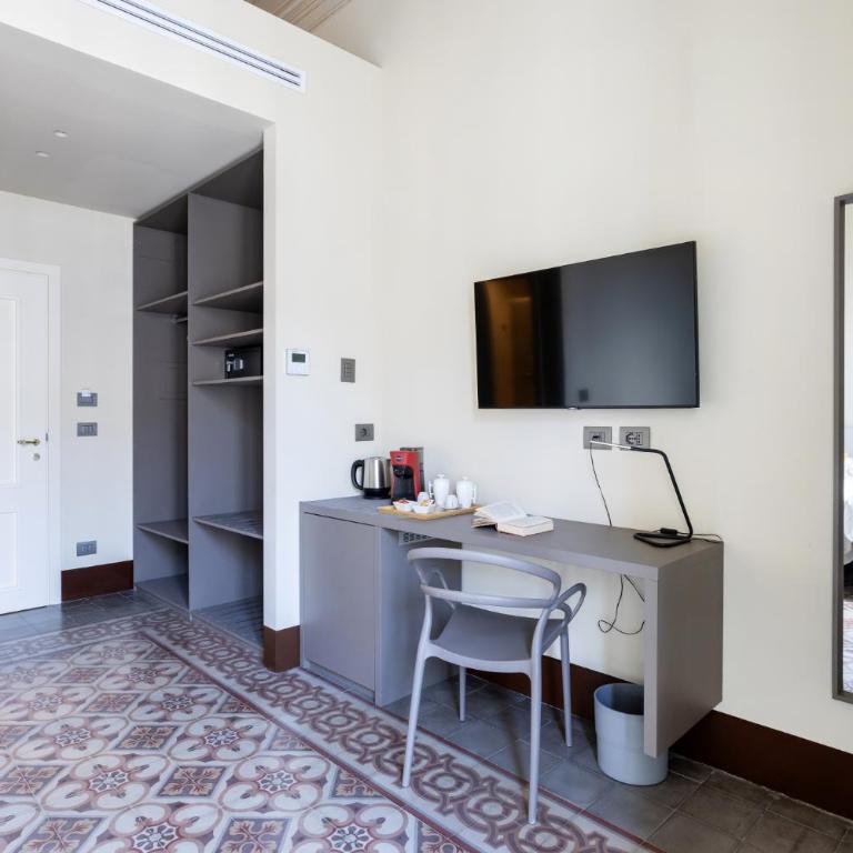 Palazzo Costarelli - Bed and Breakfast - Double or Twin Room with Balcony - 9