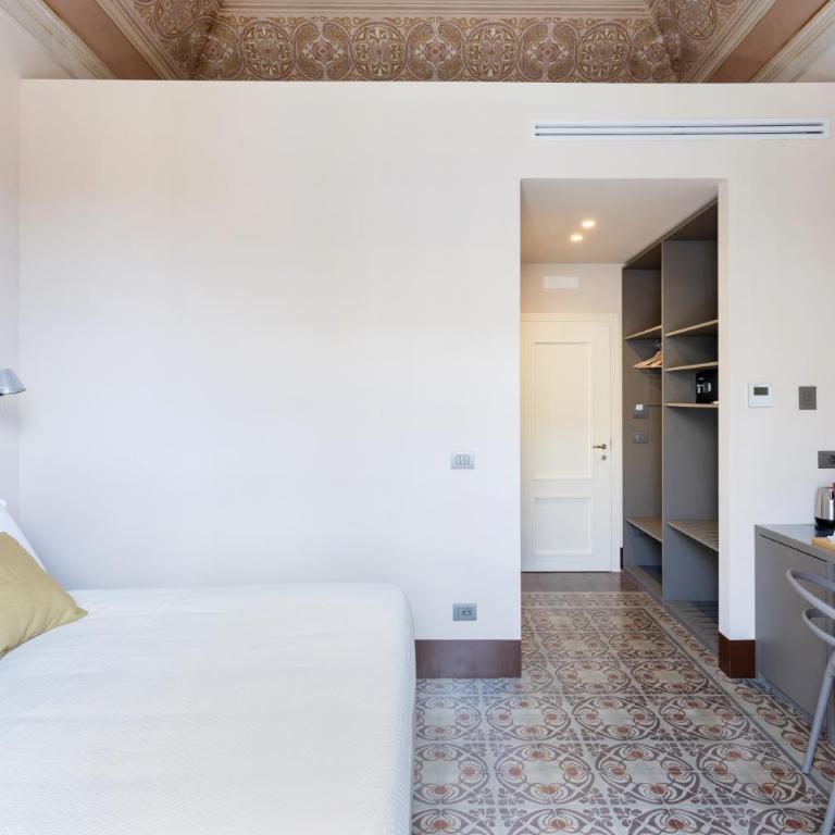 Palazzo Costarelli - Bed and Breakfast - Double Room with Balcony - 9