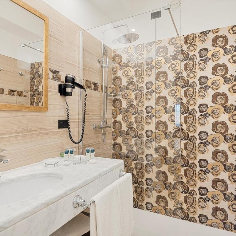 Hotel Excelsior - Suite con 2 Camere da Letto - 4