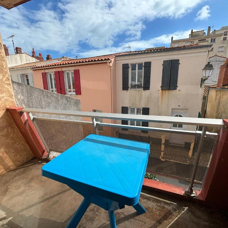 Appartement Confortable à 100m de la Plage, Centre-ville Les Sables-d'Olonne - FR-1-197-593 - Apartment - 5