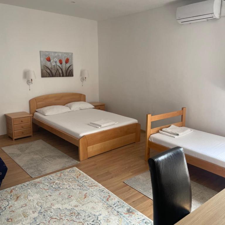 Sleep and go L E F T RIVER Belgrade - Trokrevetna Soba sa Kupatilom - 1