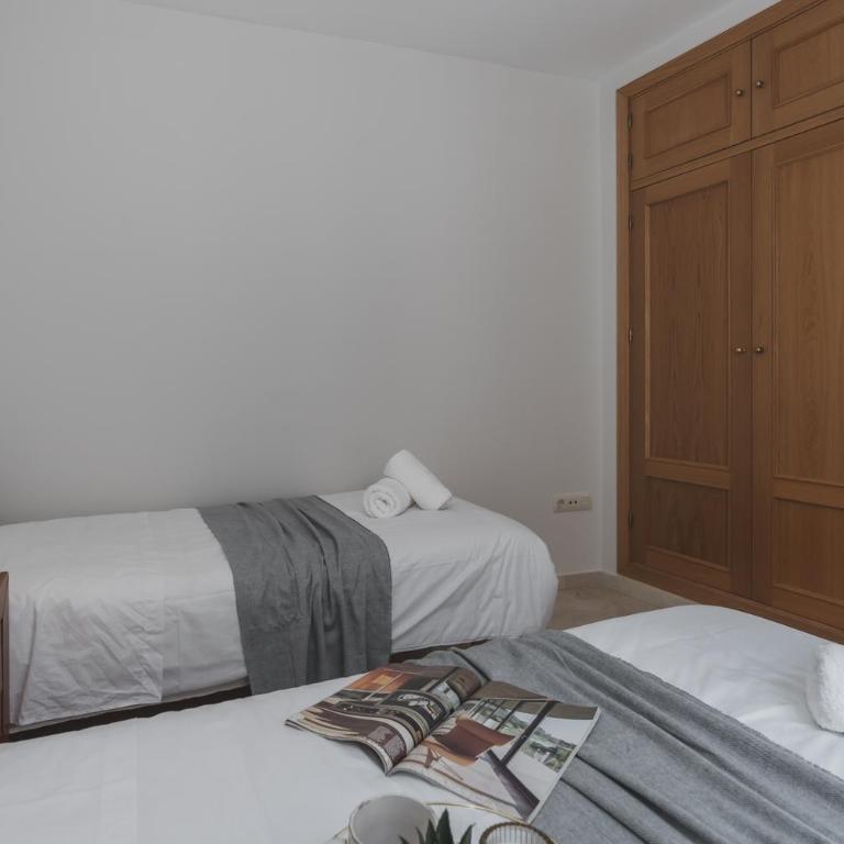 tuGuest Palacio de los Jerónimos Apartments - Two-Bedroom Apartment - 3