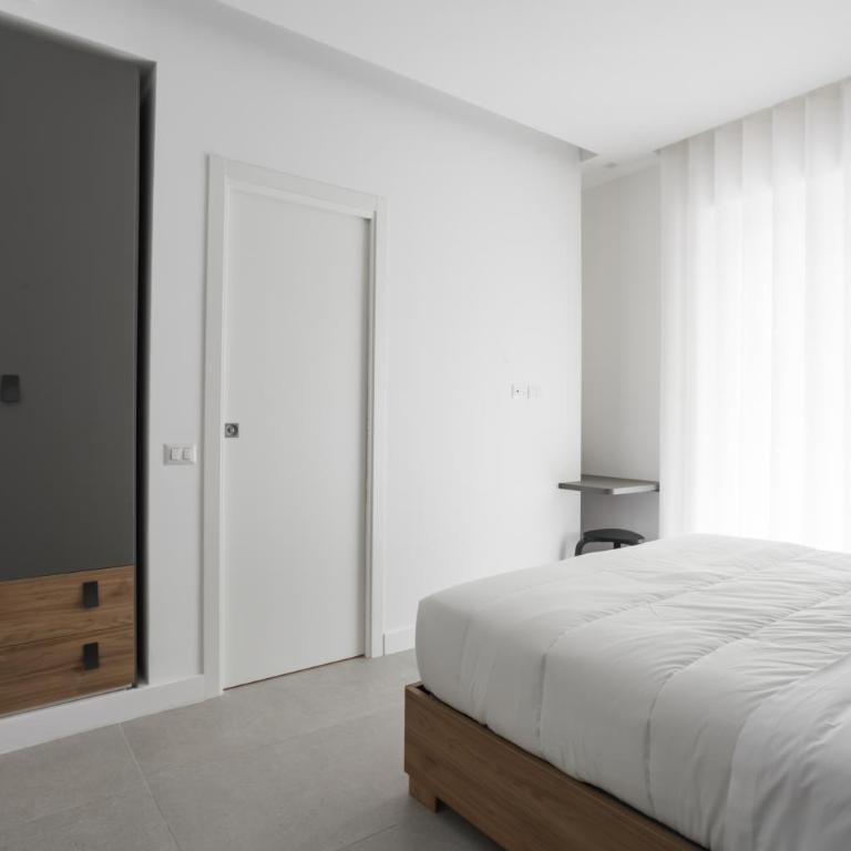 Napolishine Panorama Caravaggio By Dimorra - Camera Tripla Comfort con Doccia - 2