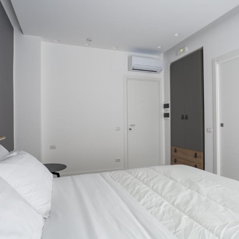 Napolishine Panorama Caravaggio By Dimorra - Camera Tripla Comfort con Doccia - 5