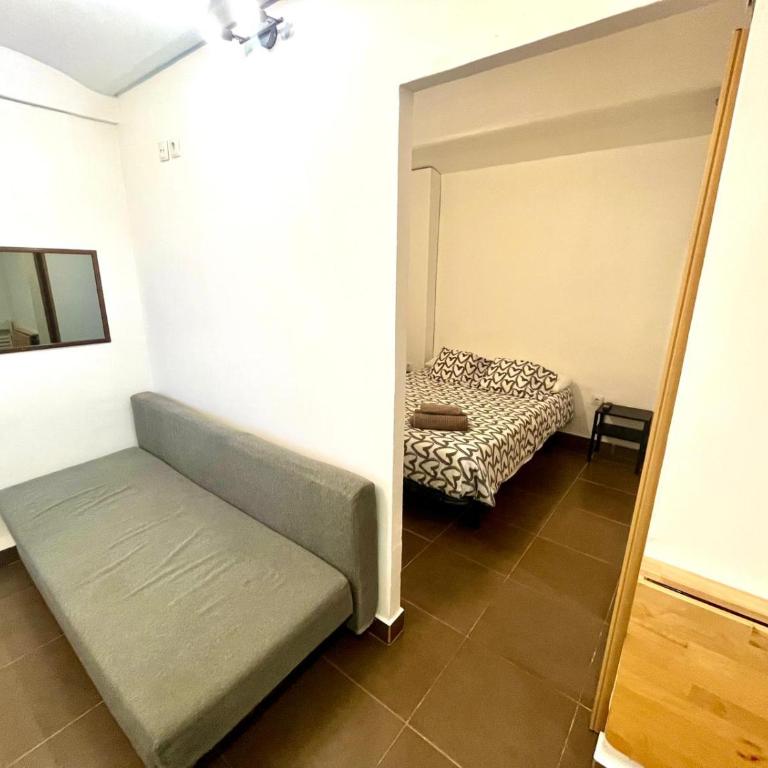 B3 planta baja al lado del metro - One-Bedroom Apartment - 6