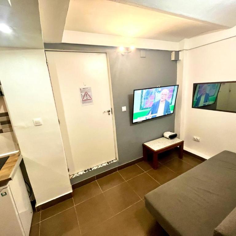 B3 planta baja al lado del metro - One-Bedroom Apartment - 11