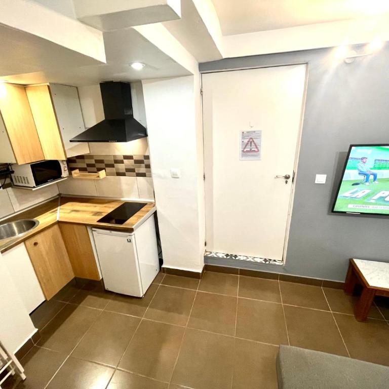 B3 planta baja al lado del metro - One-Bedroom Apartment - 14
