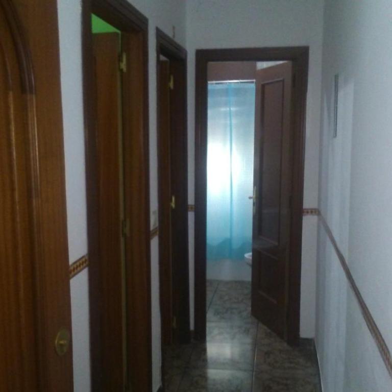 Hostal Virgen Del Rocío - Habitación Familiar con baño privado - 2
