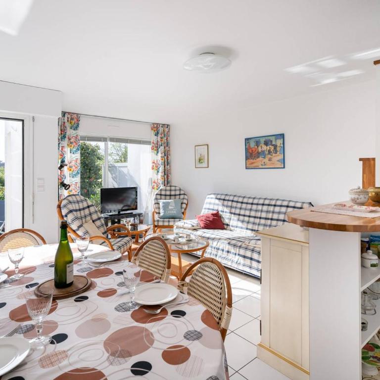 Carnac: Appartement 3P avec Piscine Chauffée, Terrasse et Parking, à 1 km de la Plage - FR-1-477-245 - Appartamento - 3