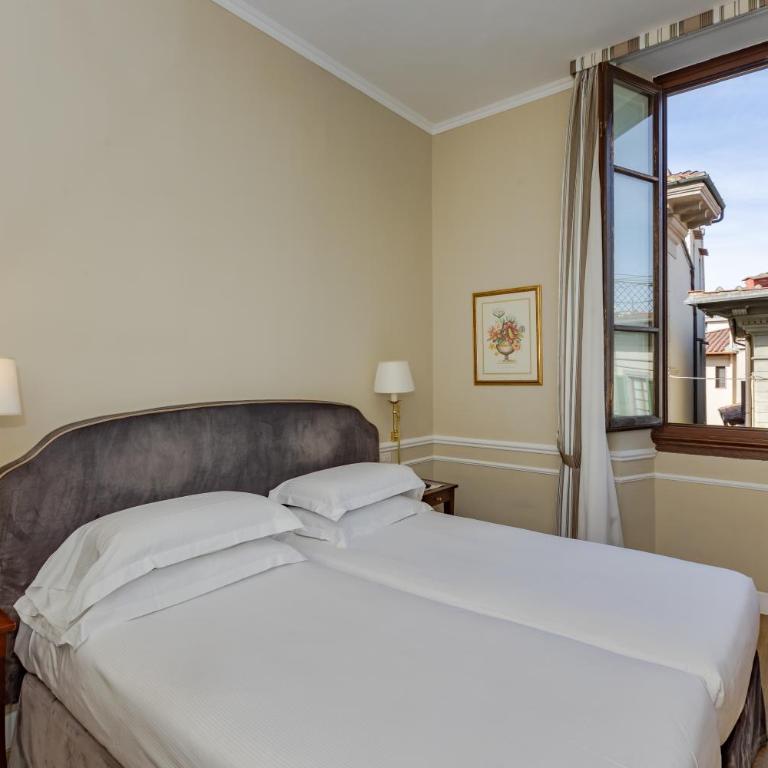FH55 Hotel Calzaiuoli - Camera Classic Matrimoniale/Doppia con Letti Singoli con Vista Città - 7