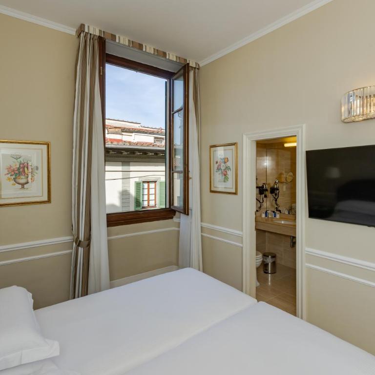 FH55 Hotel Calzaiuoli - Camera Classic Matrimoniale/Doppia con Letti Singoli con Vista Città - 4