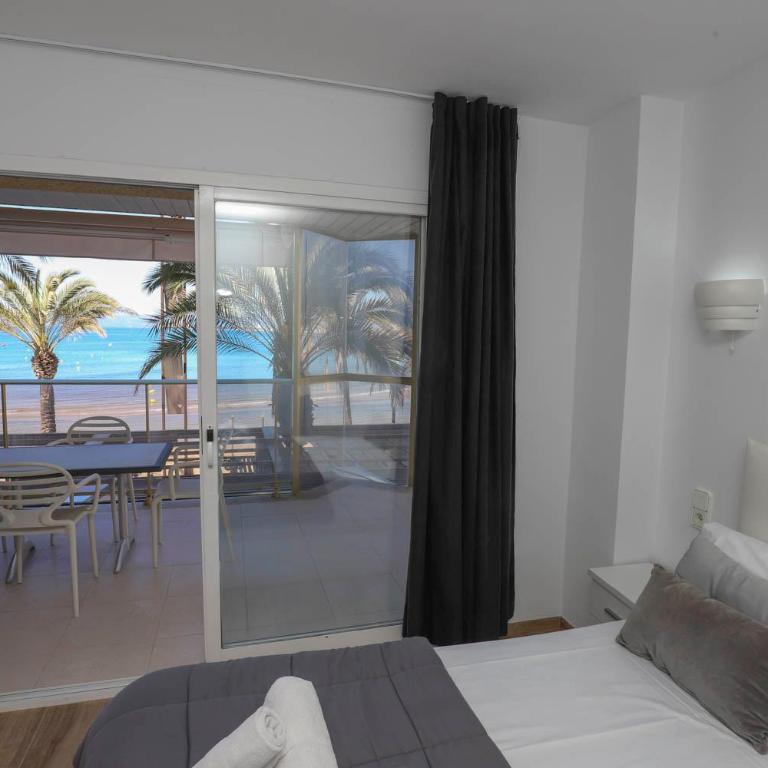 DIFFERENTFLATS Barcino - Apartamento de 2 dormitorios con vistas al mar - 3