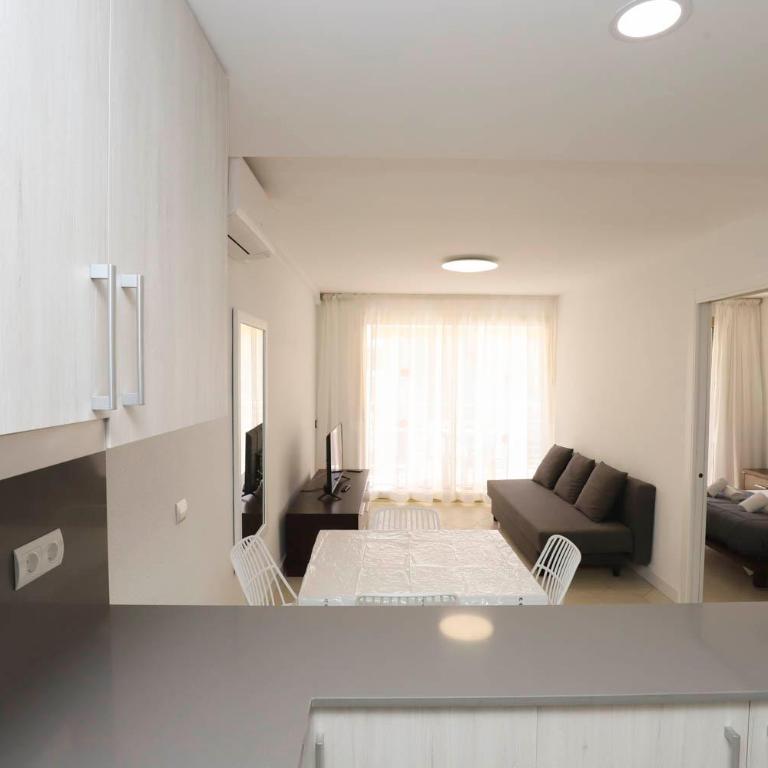DIFERENTFLATS Novelty - Apartamento con vistas a la piscina - 8