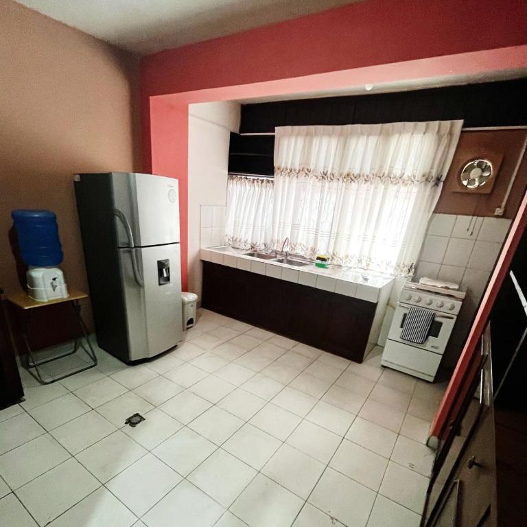 El Hogar Casa y Habitaciones en el Prado - Cbba con Garaje - Habitación Doble con baño compartido - 5