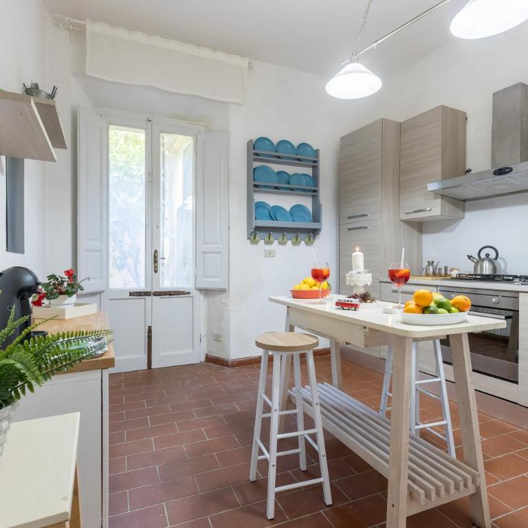 GuestHost - Lungarno Charismatic Apartment with Private Garden - One-Bedroom Apartment - 5