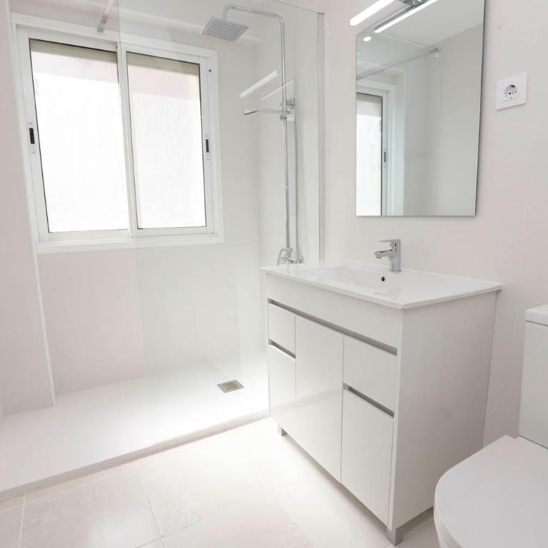DIFFERENTFLATS Bello Horizonte - Four-Bedroom Apartment with Sea View - 23
