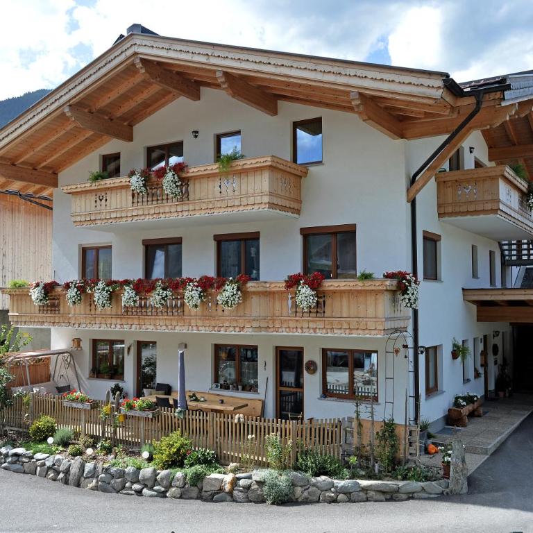 Talhammerhof - Two-Bedroom Apartment with Balcony - 1