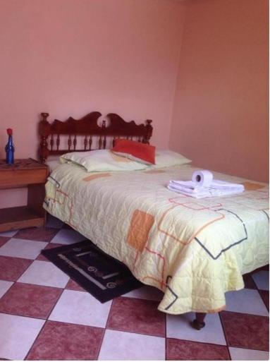 Hostal Rincón Del Turista - Queen Room with Shared Bathroom - 1
