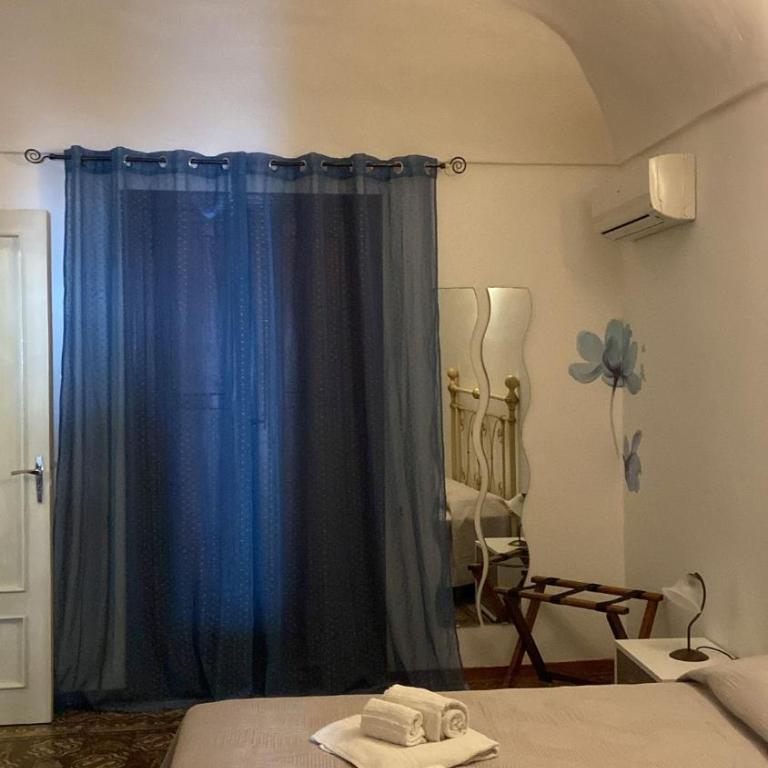 Savoia - Camera Matrimoniale con Bagno Privato Esterno - 2