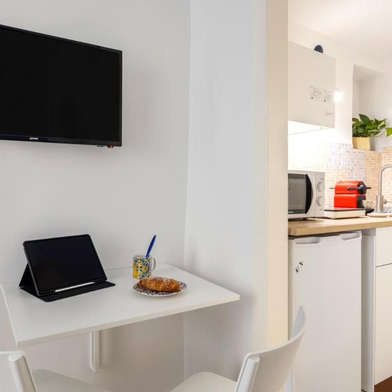 Agata & Rosalia 2 Suite Indipendenti e Comunicanti con Balcone & AC - Appartamento con 2 Camere da Letto - 16