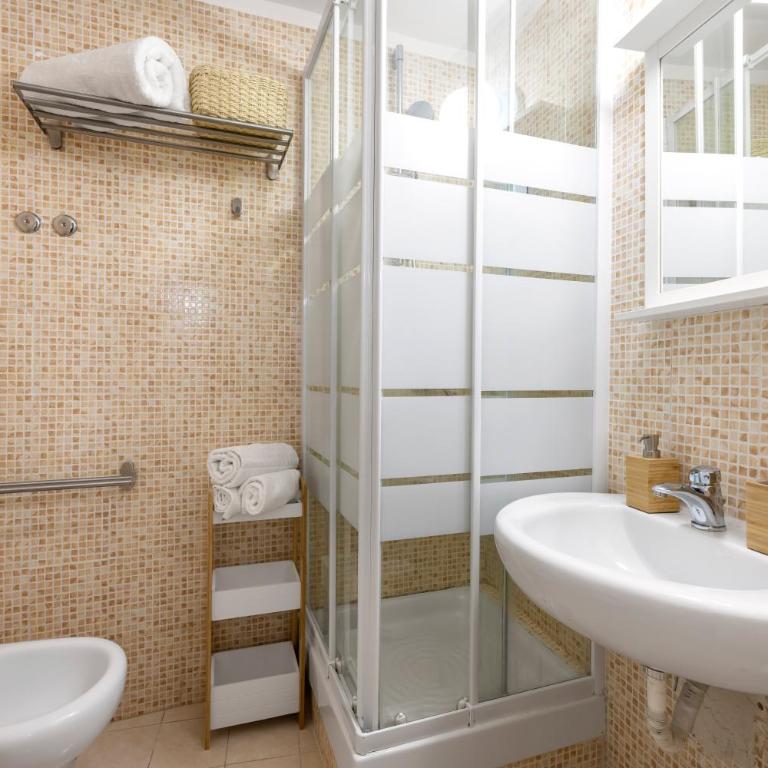 Agata & Rosalia 2 Suite Indipendenti e Comunicanti con Balcone & AC - Appartamento con 2 Camere da Letto - 10