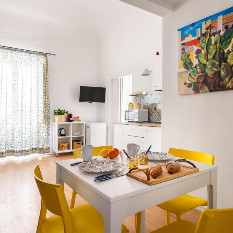 Agata & Rosalia 2 Suite Indipendenti e Comunicanti con Balcone & AC - Appartamento con 2 Camere da Letto - 1