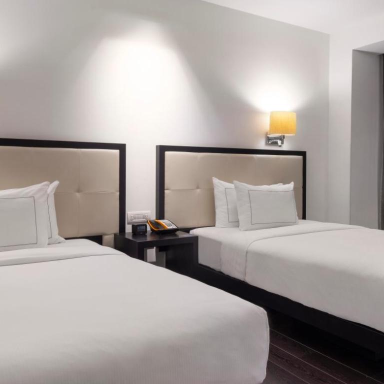 Hilton DoubleTree Guadalajara Centro Historico - Habitación con 2 camas grandes - 4