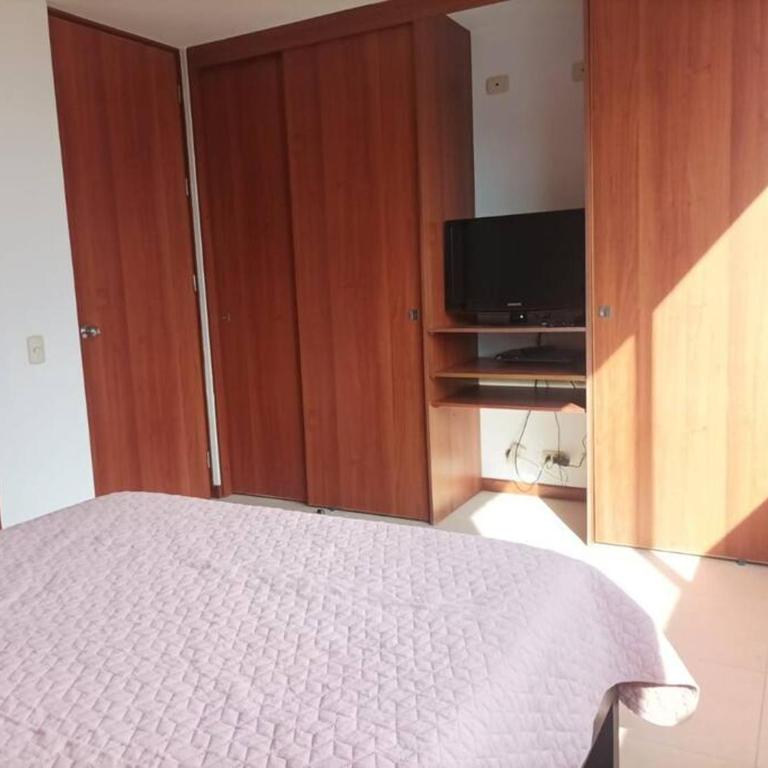 El Poblado, Medellín con Piscina, gym, cómodo, linda vista. - Two-Bedroom Apartment - 16