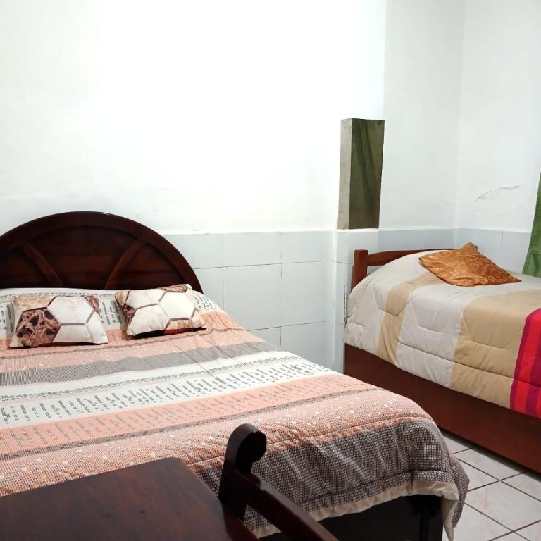 Hostal Almagro - Habitación Triple con baño - 7