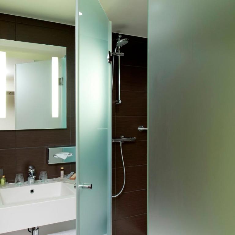 Holiday Inn Paris Opéra - Grands Boulevards by IHG - 2 Double Standard - l’un à côté de l’autre - 3