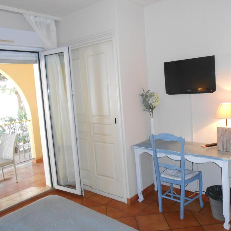 Hôtel Athéna - Chambre Familiale avec Terrasse (2 Adultes + 2 Enfants) - 2