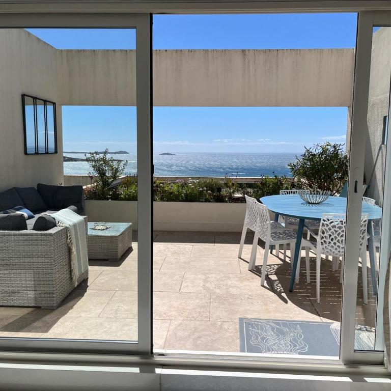 VUE EPOUSTOUFLANTE SUR BANDOL & LA MER 2 pièces, piscine tout confort 4 étoiles, très calme, terrasse spacieuse sans vis à vis, parking privé résidence standing - Apartamento de 1 dormitorio - 26