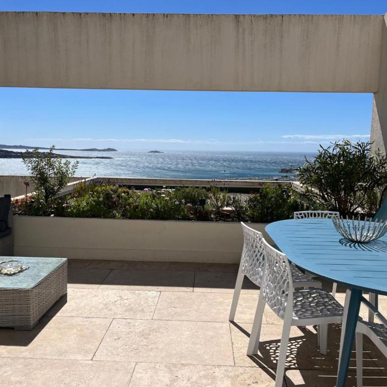 VUE EPOUSTOUFLANTE SUR BANDOL & LA MER 2 pièces, piscine tout confort 4 étoiles, très calme, terrasse spacieuse sans vis à vis, parking privé résidence standing - Apartamento de 1 dormitorio - 25