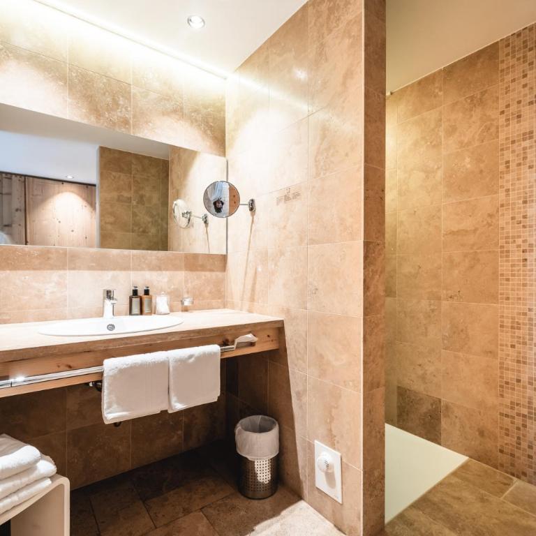 Naturhotel Leitlhof - Deluxe Doppelzimmer mit Balkon - 8