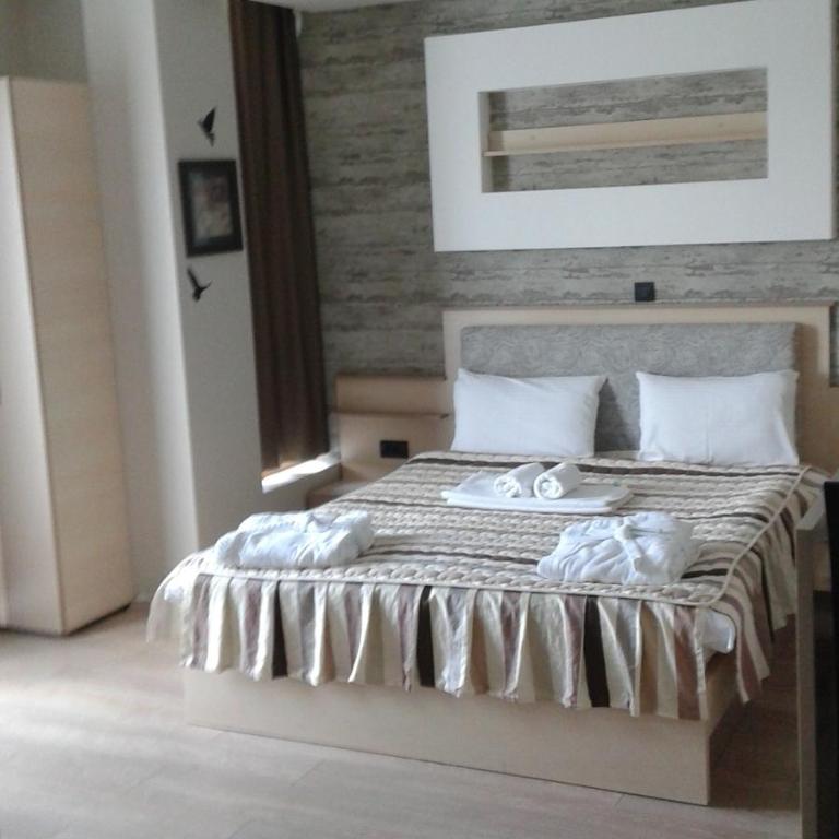 Milmari - Breakfast and pool - Double Room - 1