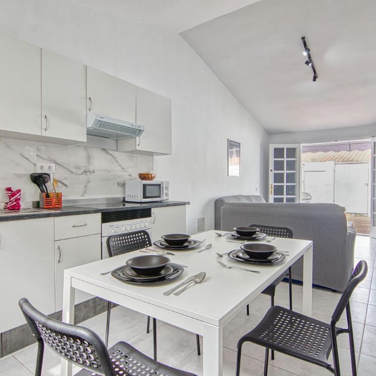 Bungalow Los Porches D52 - Two-Bedroom Apartment - 6