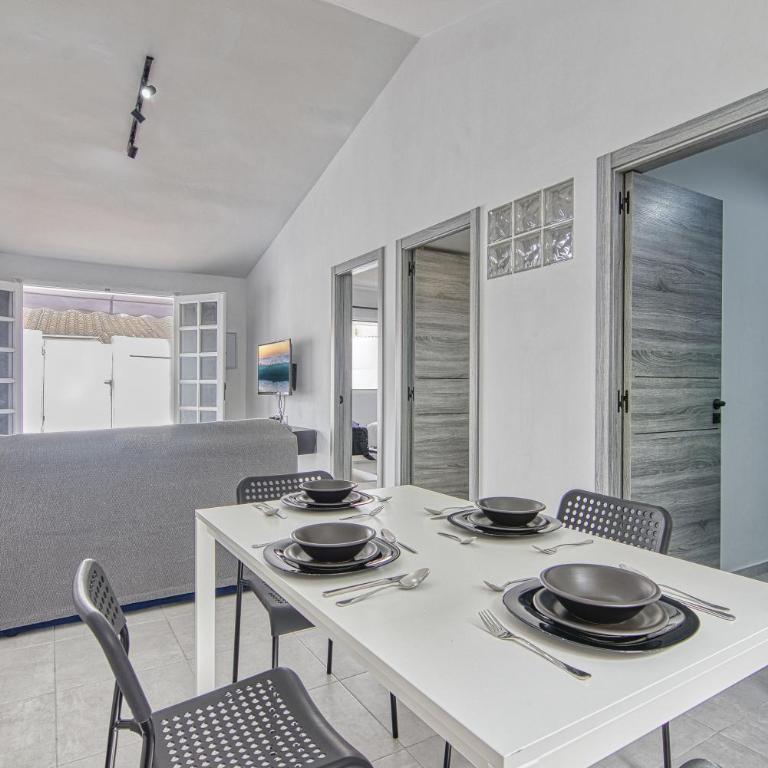 Bungalow Los Porches D52 - Two-Bedroom Apartment - 13