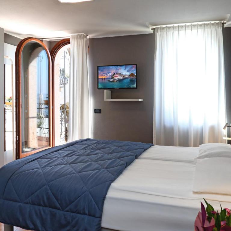Albergo All'Ancora - Camera Deluxe Matrimoniale/Doppia con Letti Singoli con Balcone e Vista Lago - 1