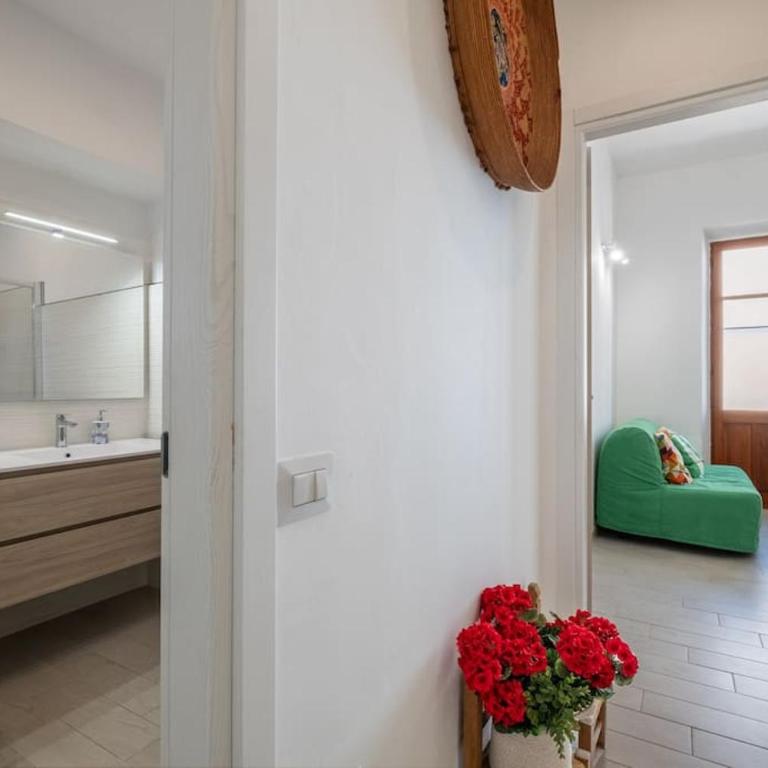 Casa Ofride -Centro-Poetto 10 min-Wi-Fi-Netflix - Appartamento con 2 Camere da Letto - 10