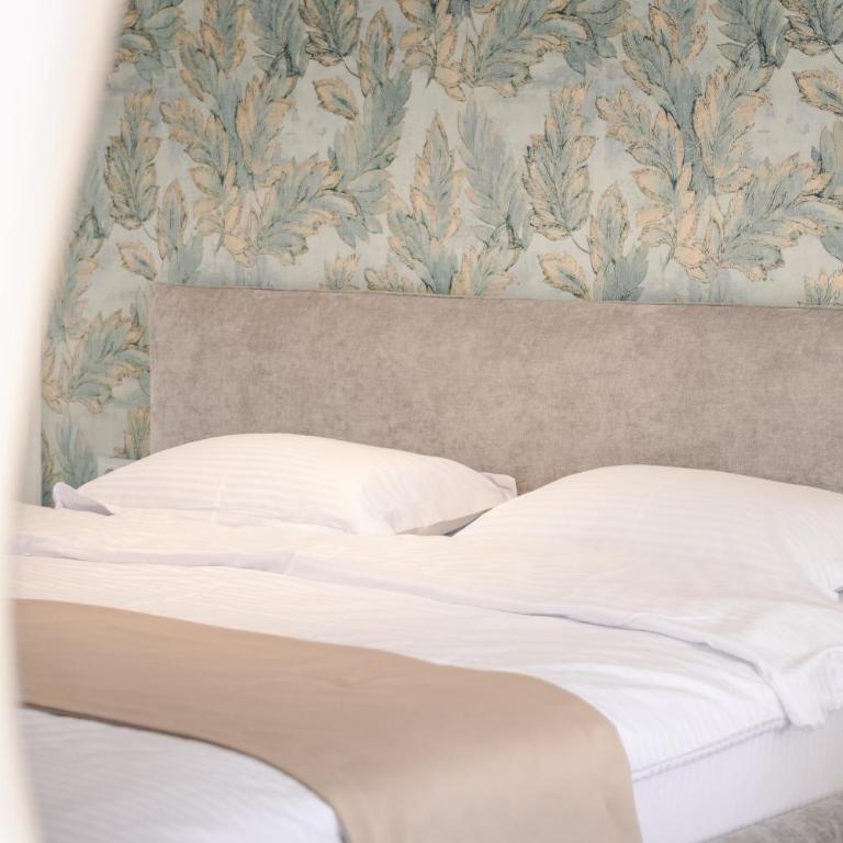 Miramar - Deluxe Room - 3