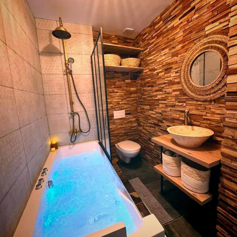 Duplex Safari jusqu'à 4 personnes, Spa, cinéma et lit sous les arbres, day use, 10 min centre - Appartamento con 2 Camere da Letto - 24