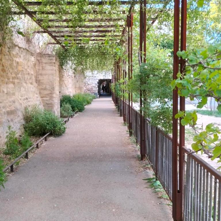 Studio balcon, intra muros, climatisé avec Wifi - One-Bedroom Apartment - 20