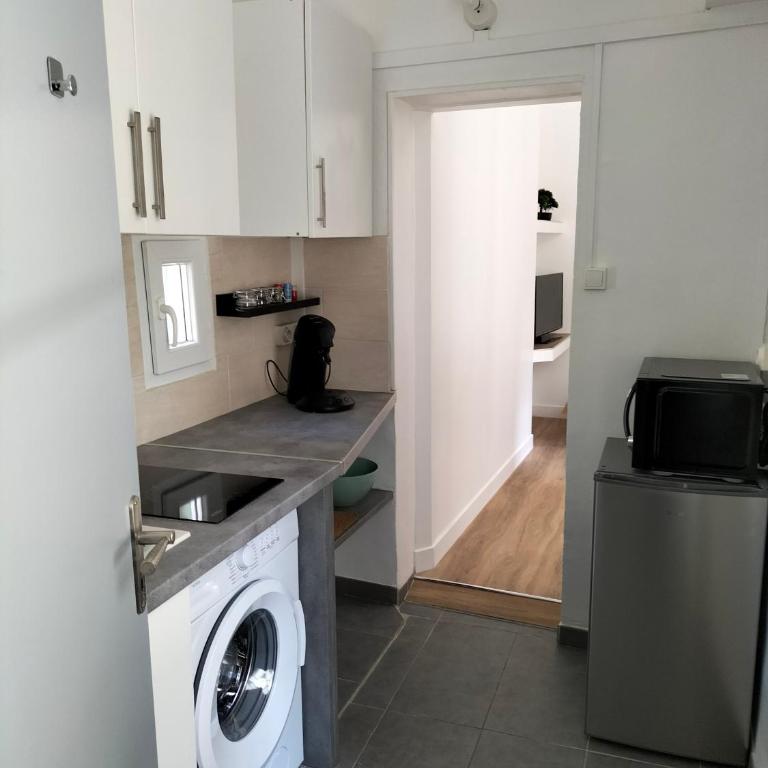Studio balcon, intra muros, climatisé avec Wifi - One-Bedroom Apartment - 10