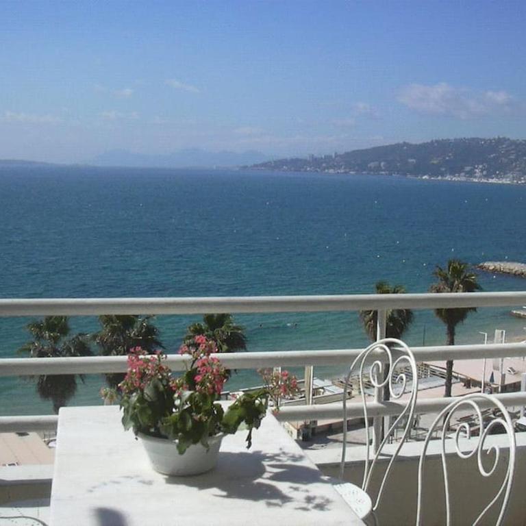 Vue exceptionnelle - Ma terrasse sur le front de mer et - Studio 34 m2 - Antibes Juan-les-pins - Appartement 1 Chambre - 1