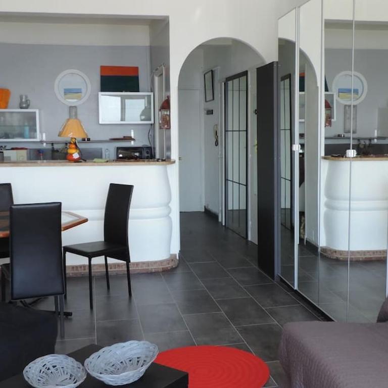 Vue exceptionnelle - Ma terrasse sur le front de mer et - Studio 34 m2 - Antibes Juan-les-pins - Appartement 1 Chambre - 9