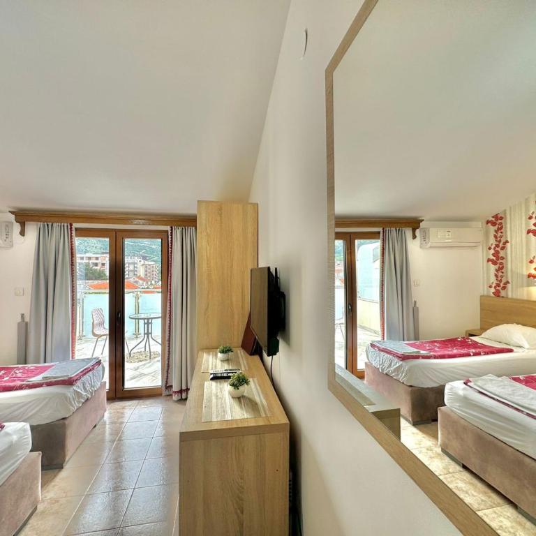 Hotel Grbalj - Dvokrevetna Soba sa Bračnim Krevetom/Zasebnim Krevetima i Balkonom - 14