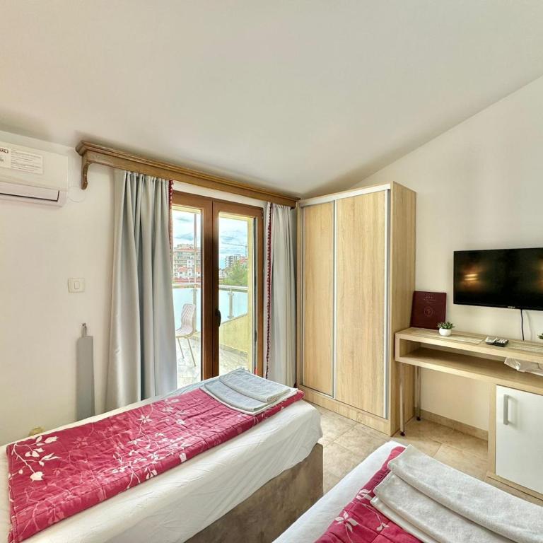 Hotel Grbalj - Dvokrevetna Soba sa Bračnim Krevetom/Zasebnim Krevetima i Balkonom - 10