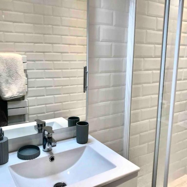 CHeZ FANNY - Ravissant 2 pièces avec balcon - Appartamento con 1 Camera da Letto - 13